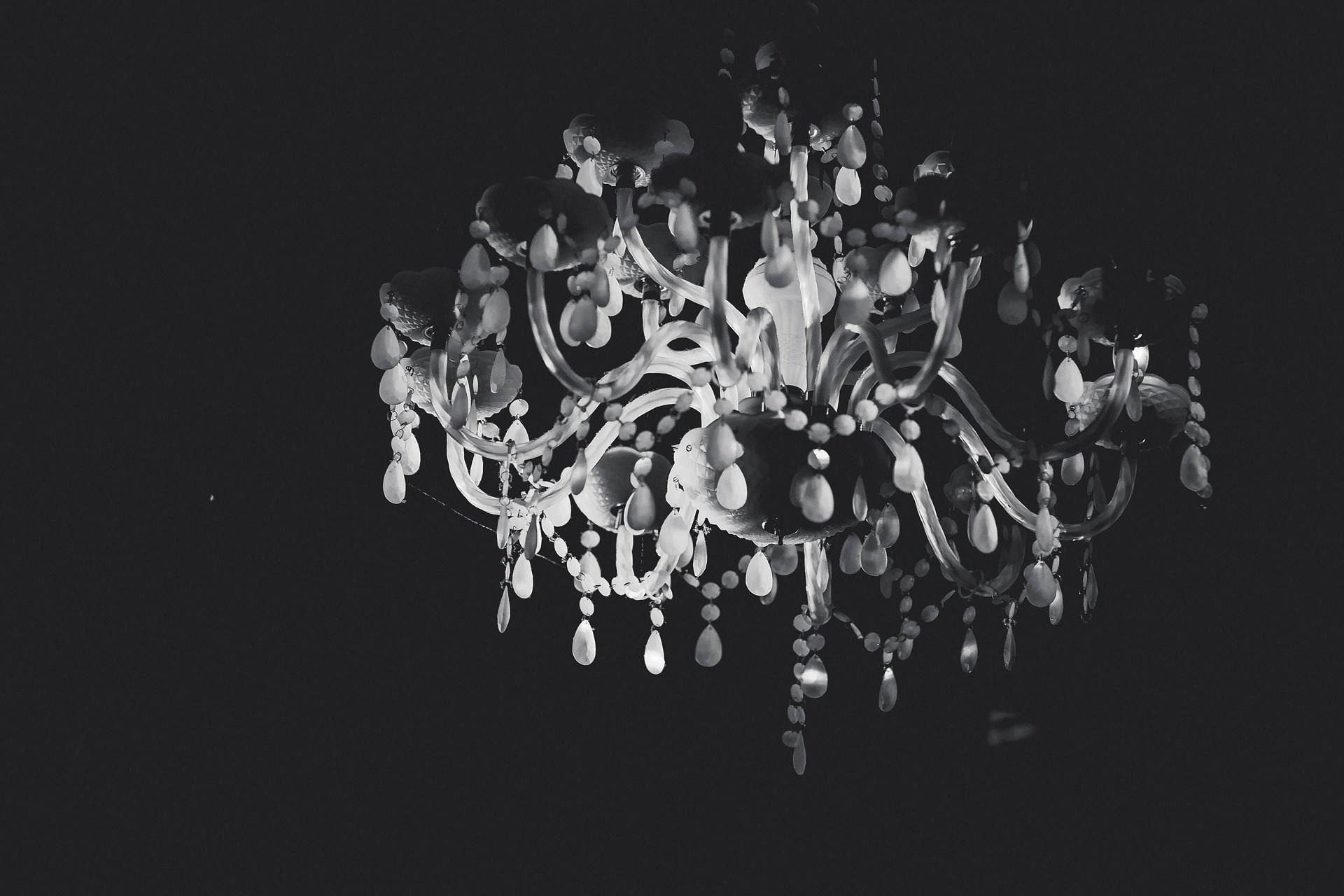 chandelier-463478_1920