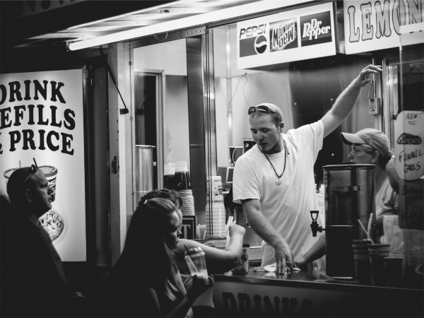 food-stand-2625671_1920